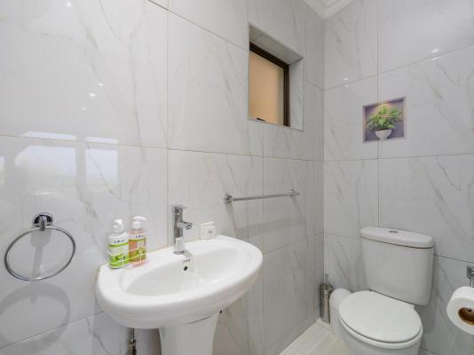 Room image 3