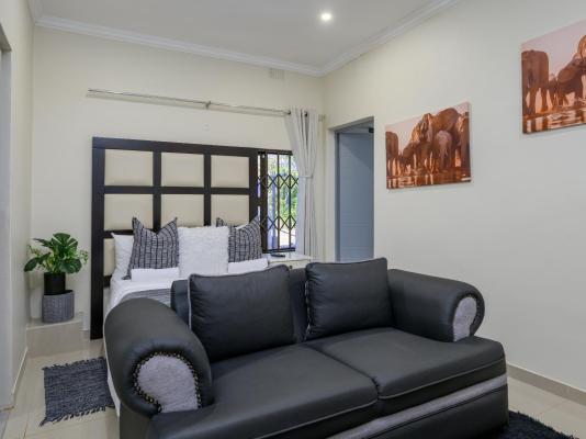 Room image 4