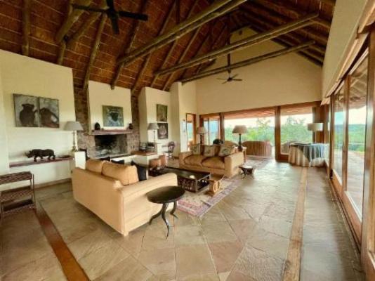 Morala Lodge - Communal lounge/ TV room