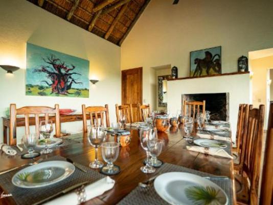 Morala Lodge - Dining area