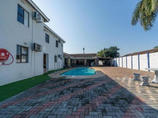 JNC Lodge - Swimming pool