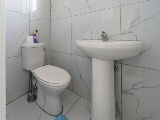 Room image 1