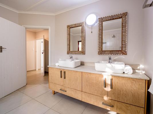 Room image 2