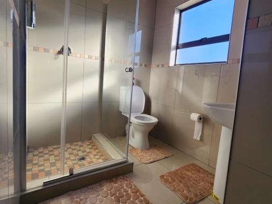 Room image 4