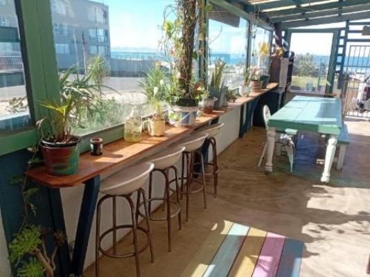 Beach House - Dining area