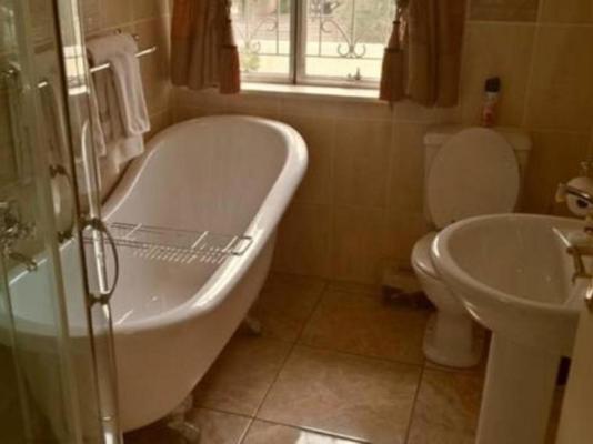 Room image 2