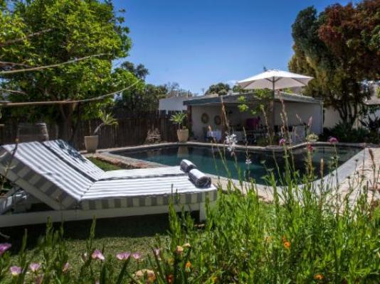 Onse Rus Guest House - Pool view