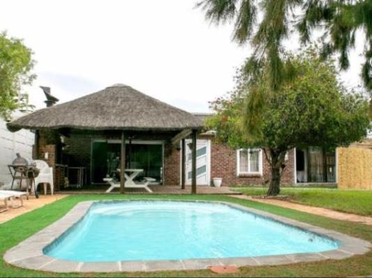Blouberg Beach Nest - Pool view