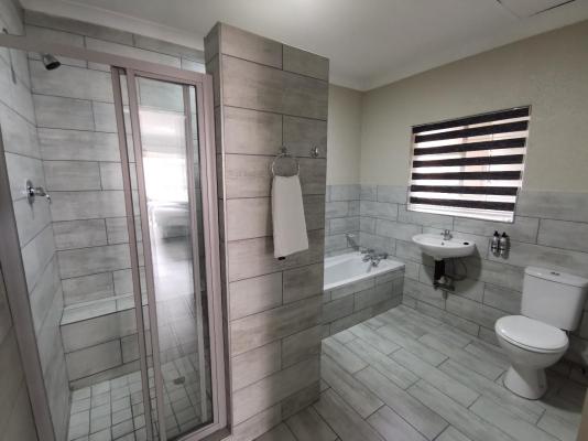 Room image 4