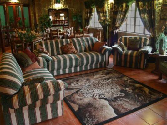 La Rochelle Inn - Communal lounge/ TV room