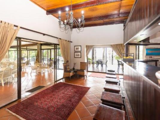 Newcastle Country Lodge - Lounge or bar