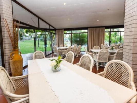 Newcastle Country Lodge - Dining area