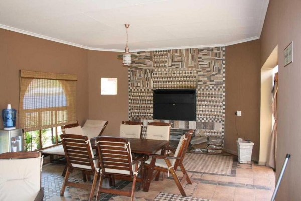 Madidinkwe Guest Villa