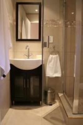Kalahari Standard Suite bathroom