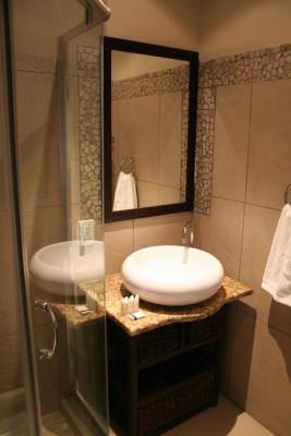 Zanzibar Deluxe Suite bathroom