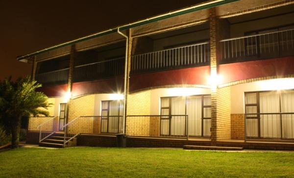 Mtitsi chalet overview at night