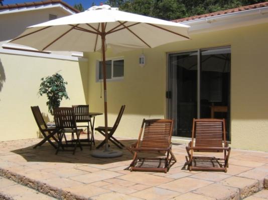 Cottage Chardonnay - Patio with Garden Furniture
