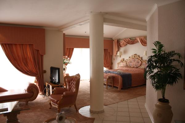 La Chanson our Presidential Suite and Honeymooners dream