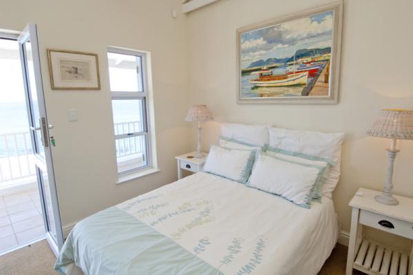 Middle Bedroom with Beautiful Sea View