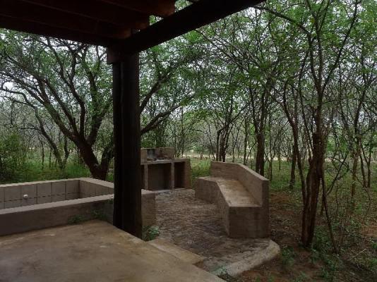 Verandah, splash pool and braai area