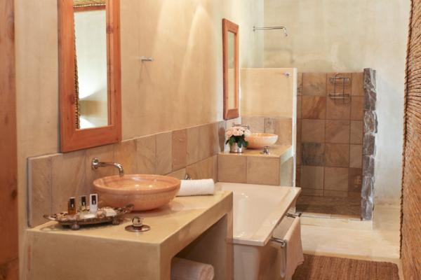 Luxury Room - Bathroom with bath and seperate walk in shower