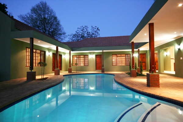 Rooms around pool