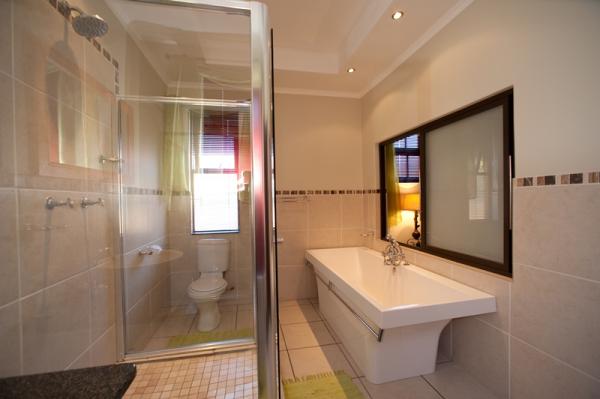 Honeymoon Suite Bathroom