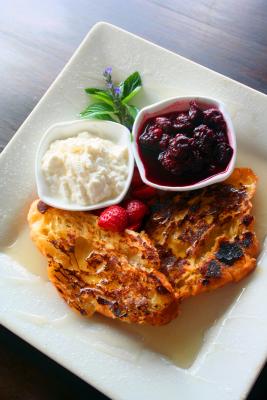 Croissant & Berries