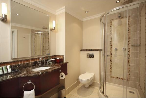 Luxury Twin Room bathroom