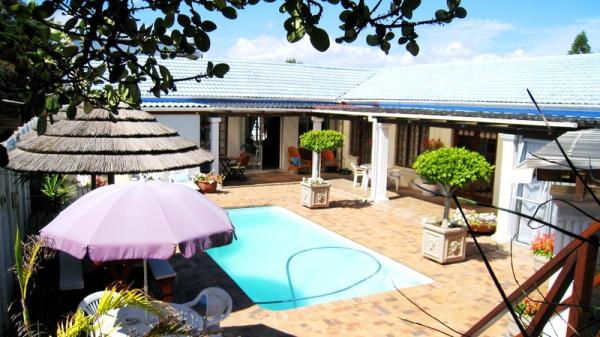 Swimmingpool Sheltered from the Cape South Easter