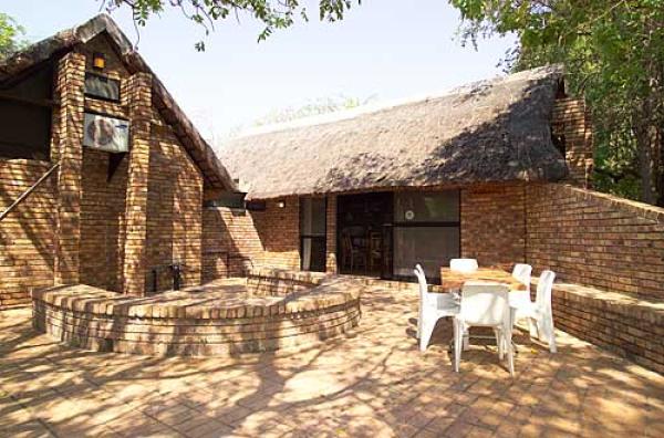 J. Le Roux Guest House Exterior