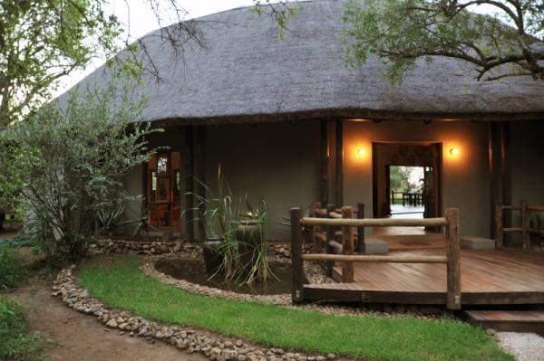 Black Rhino Game Lodge - Pilanesberg Game Reserve