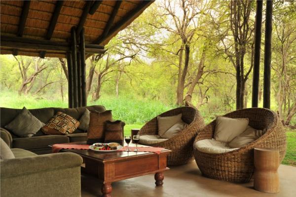 Black Rhino Game Lodge - Pilanesberg Game Reserve