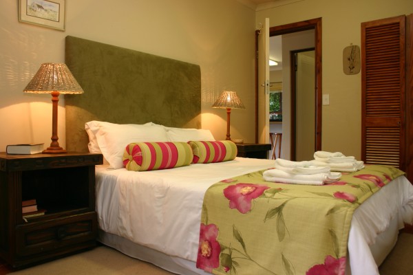 Loerie family cottage - main bedroom