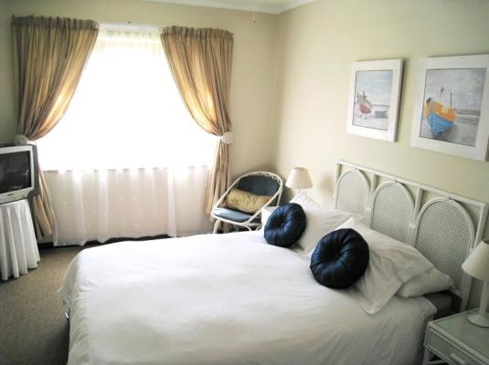 Double en-suite room Dolphin Inn Guesthouse Blouberg