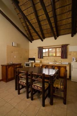 Family Cottage kitchen