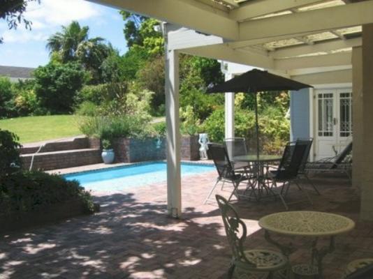 Cottage patio