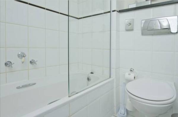 Luxury Room bathroom (shower over bath)