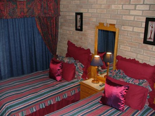 Twin bed bedroom - Self Catering Villa