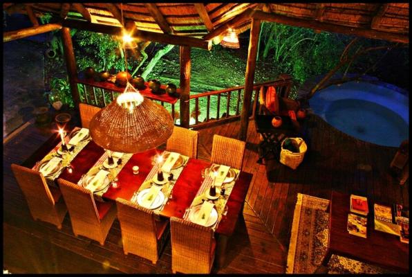 Splash pool and Dining area