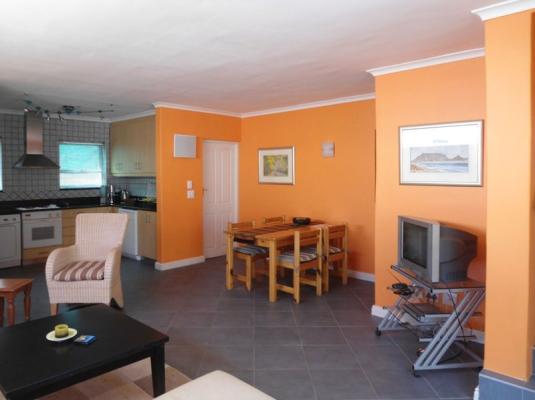 Cottage Cabernet - Lounge, Dining Area