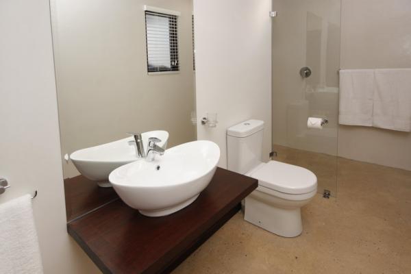 Deluxe Bathroom