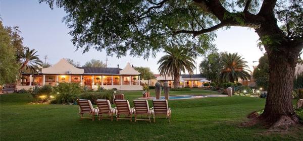 Beautiful garden and swimmingpool area