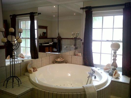  Spa Bath Honeymoon Suite