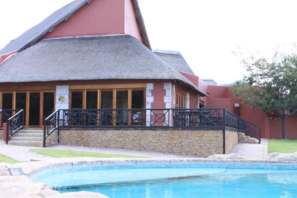 Swimming pool with restaurant at the back