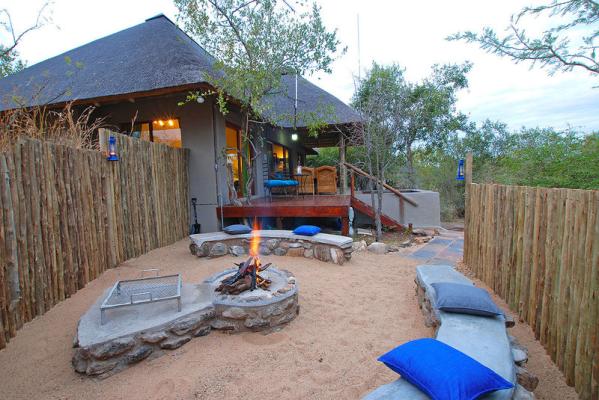 Boma Area - Rhino Cottage