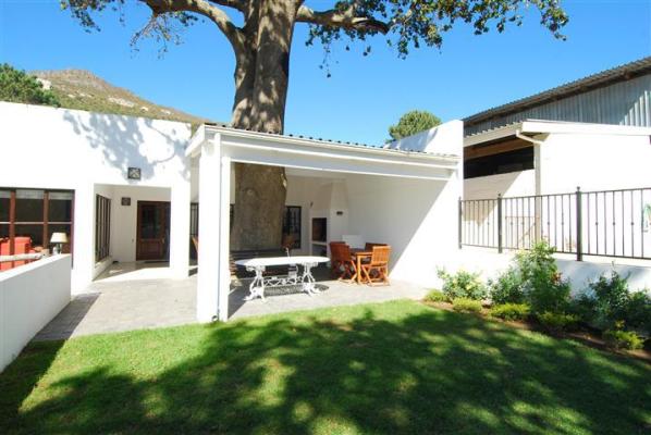 Braai Area Oak Tree Cottage