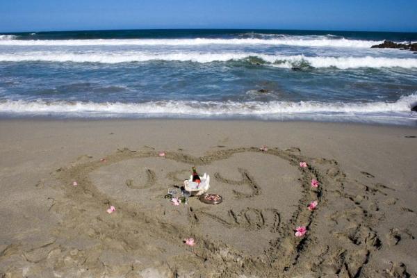 Romance on the beach at Kennedys Beach Villa