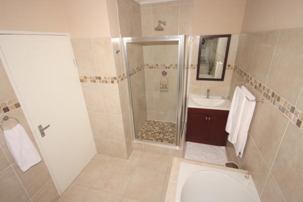 Suite 2 bathroom