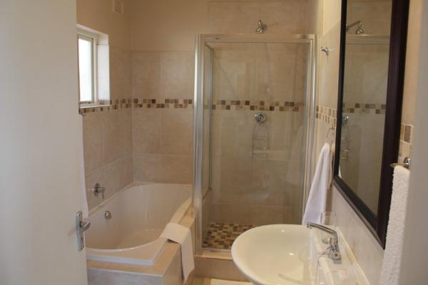 Suite 5: The Royal Suite bathroom